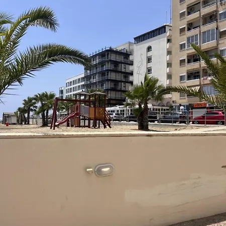 Sandy Nest * لارنكا
